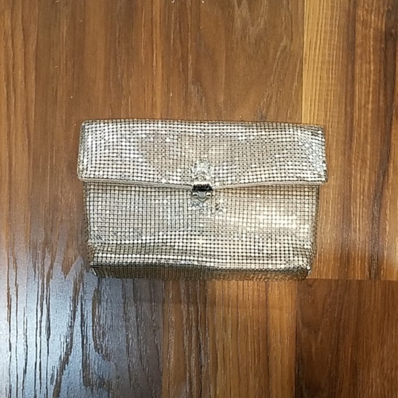 Duramesh Handbags - Vintage Duramesh Silver Clutch